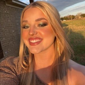 Meet your Posher, Katie beth